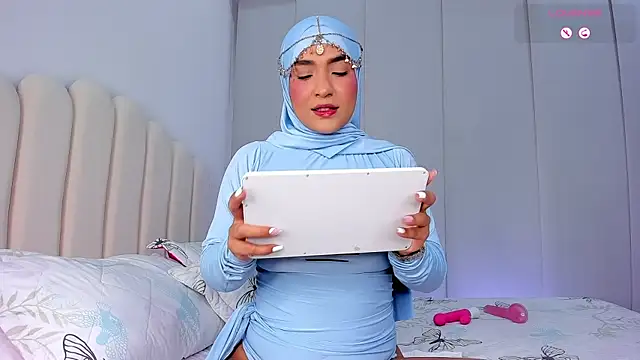 Amira-Zahra online show from April 10, 2026, 10:14 pm