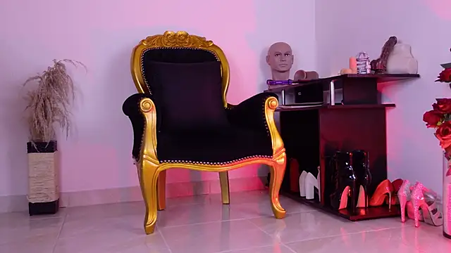 SaraFerrer  online show from April 18, 2026, 5:44 am