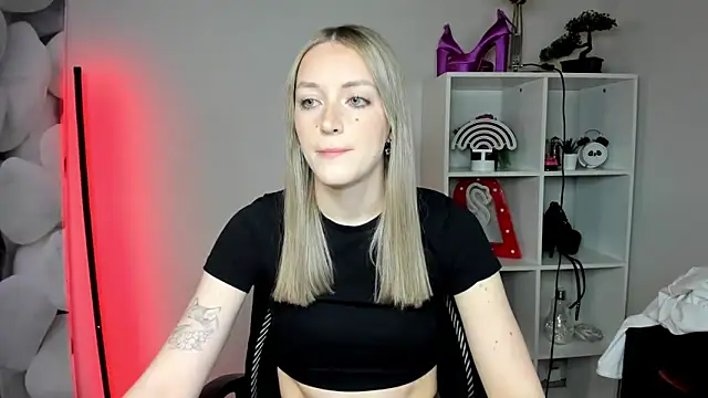 EvelynBlond online show from February 18, 2026, 6:31 am