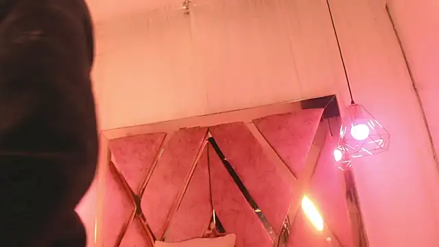 atenea taylor  online show from January 17, 2026, 1:43 am