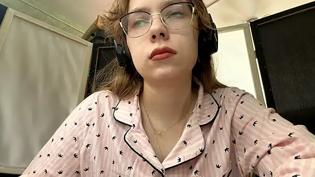 LouettaTornese online show from November 23, 2025, 8:25 am