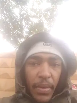 Eezxxx online show from April 14, 2026, 7:14 am