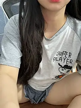 XndSeraphina online show from February 12, 2026, 9:37 am