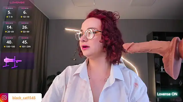 Snapshot of kittyhardfucks chatting on June 19, 2026, 9:35 am kittyhardfucks online show from June 19, 2026, 9:35 am