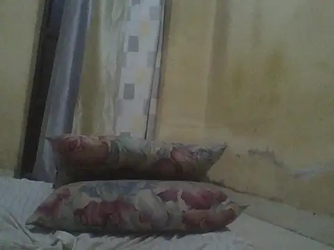 UsTwo  online show from November 21, 2025, 3:44 pm