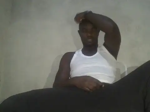 Snapshot of UsTwo_ chatting on December 15, 2025, 7:29 pm UsTwo online show from December 15, 2025, 7:29 pm