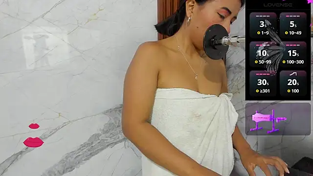 Latina candy01 online show from April 17, 2026, 7:06 pm