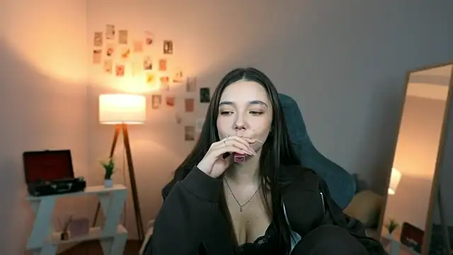 Vexorine online show from April 16, 2026, 8:09 pm