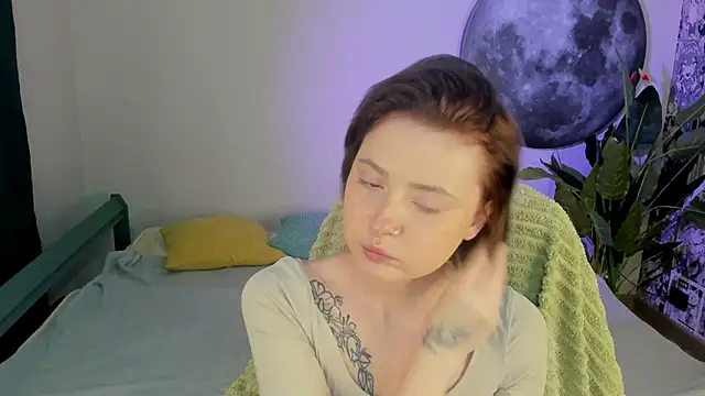 Snapshot of LaylaCookies_ chatting on December 2, 2025, 5:46 am LaylaCookies online show from December 2, 2025, 5:46 am