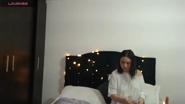 Alice Sinclair  online show from February 9, 2026, 1:59 pm