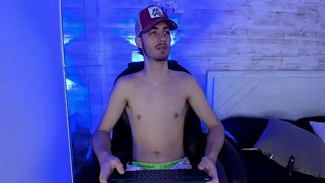 Emir Ozan  online show from December 21, 2025, 11:28 am