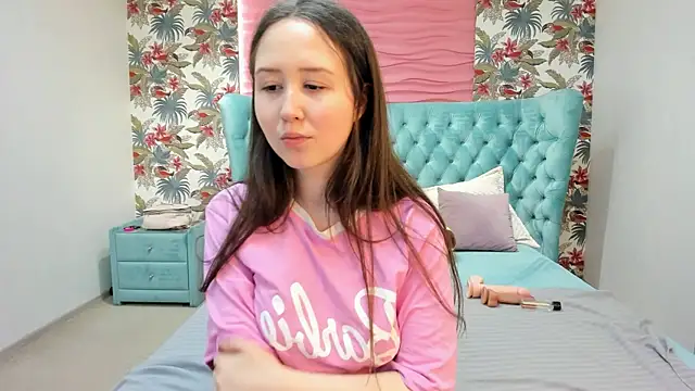 MonicaSway online show from December 5, 2025, 4:03 pm