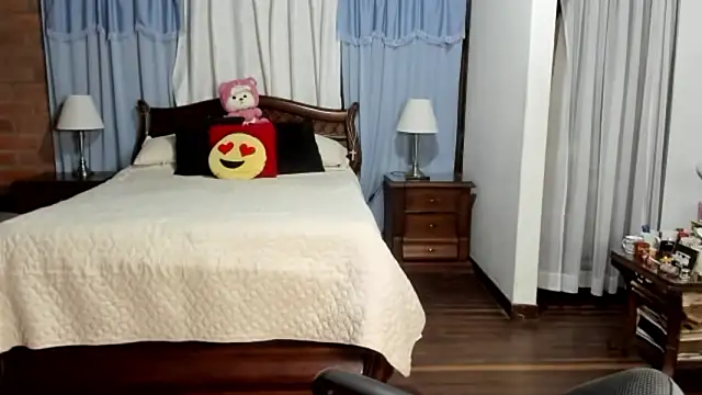 Snapshot of Charlotte-Willson chatting on February 6, 2026, 3:00 am Charlotte-Willson online show from February 6, 2026, 3:00 am