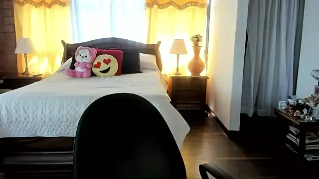 Snapshot of Charlotte-Willson chatting on March 1, 2026, 4:20 pm Charlotte-Willson online show from March 1, 2026, 4:20 pm