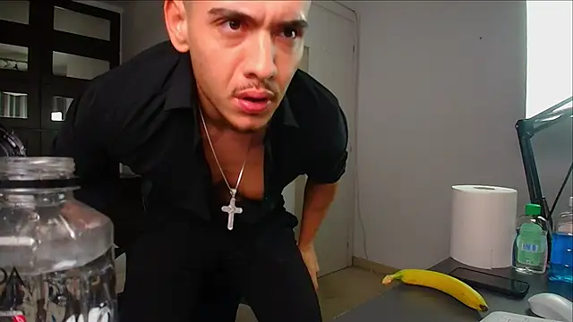 ElijahThorne online show from January 9, 2026, 4:04 am