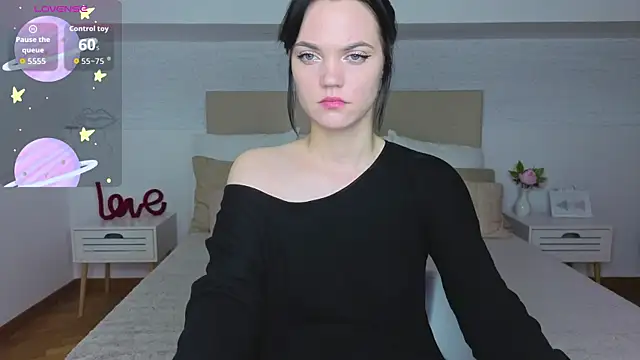 Camila 777  online show from November 27, 2025, 9:39 pm