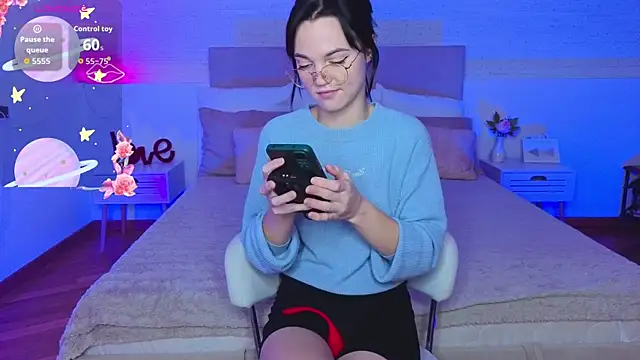 Camila 777  online show from November 29, 2025, 10:46 pm