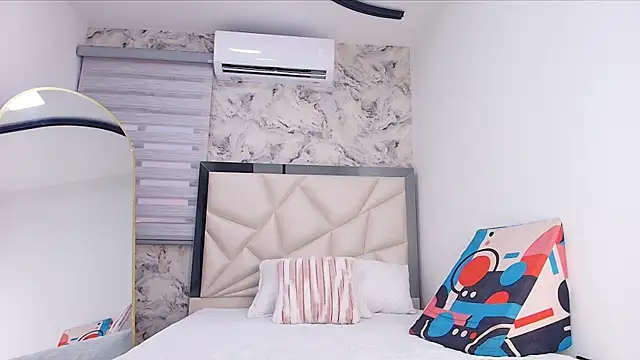 lili jhonson online show from November 28, 2025, 11:57 am