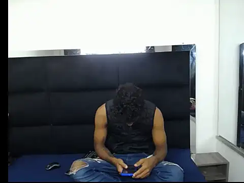 Straight latinX online show from December 2, 2025, 3:45 am