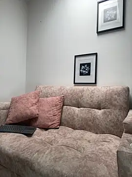 Madisonlaraa online show from November 28, 2025, 7:38 pm