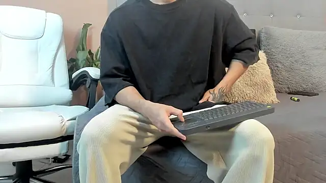 eren jeager online show from April 20, 2026, 1:19 am