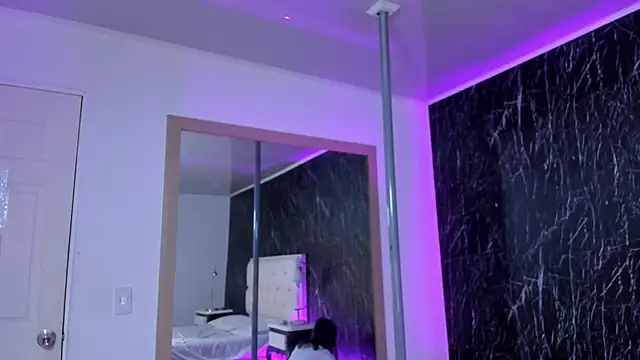 ClarissaMorreti online show from November 26, 2025, 1:01 pm