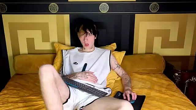 TRAVIS CLAS online show from November 23, 2025, 8:19 pm