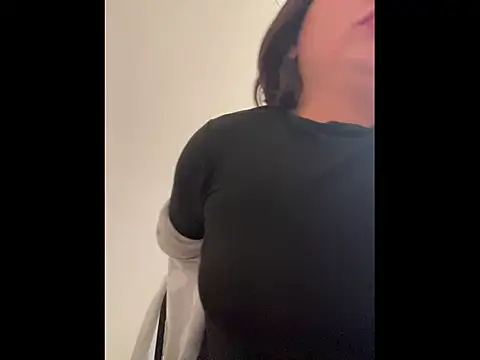     Eva     online show from November 22, 2025, 5:39 am