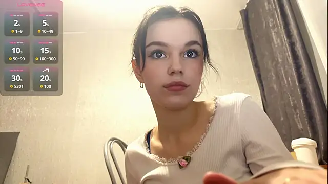 StacieGregoreski online show from November 28, 2025, 2:53 pm