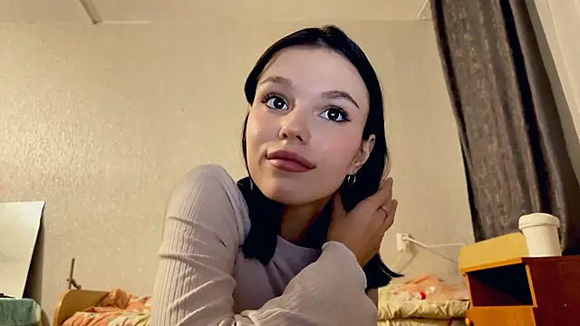 StacieGregoreski online show from November 30, 2025, 2:32 pm