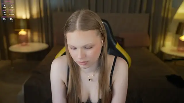 Snapshot of Charlotte_Dreams chatting on April 24, 2026, 4:31 pm Charlotte Dreams online show from April 24, 2026, 4:31 pm