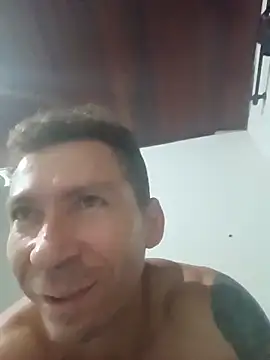 Snapshot of RobertoLuiz84 chatting on January 7, 2026, 10:01 pm RobertoLuiz84 online show from January 7, 2026, 10:01 pm