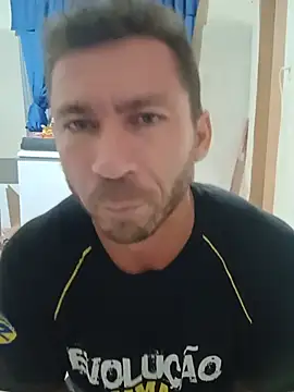 RobertoLuiz84 online show from May 17, 2026, 2:20 am