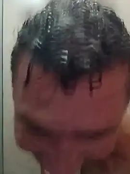 RobertoLuiz84 online show from May 17, 2026, 11:12 pm