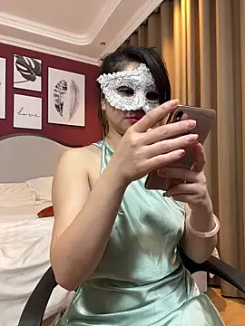 Queen-of-Love online show from December 19, 2025, 11:34 pm