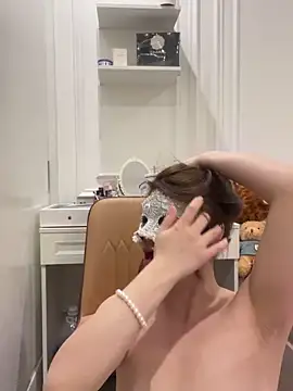 Queen-of-Love online show from March 4, 2026, 6:14 pm