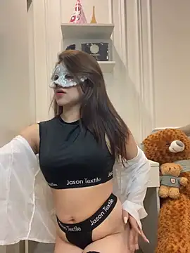 Queen-of-Love online show from April 15, 2026, 3:52 pm