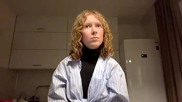 ElfriedaZwack online show from November 28, 2025, 4:42 pm