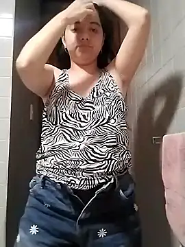 Chaparrita13 online show from March 27, 2026, 4:40 am