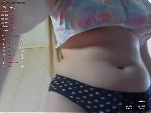 LustfulSarah online show from April 6, 2026, 5:36 pm