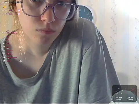 Snapshot of LustfulSarah chatting on June 17, 2026, 5:25 pm LustfulSarah online show from June 17, 2026, 5:25 pm