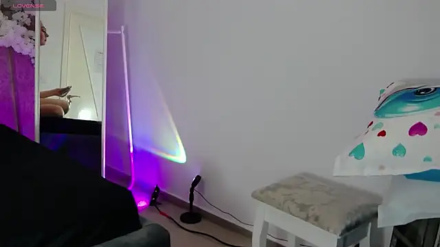 DeniseSun online show from November 27, 2025, 6:10 pm