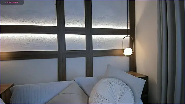 SarhaVega online show from December 5, 2025, 2:03 pm