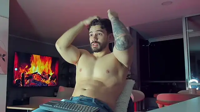 Valenthino Salvatore online show from February 11, 2026, 5:01 am