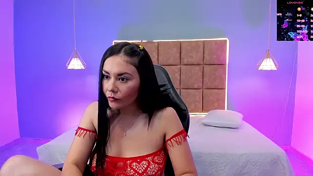 Natalia Saenz  online show from May 9, 2026, 12:10 pm