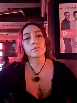 Eveeelyn25 online show from April 2, 2026, 1:47 am