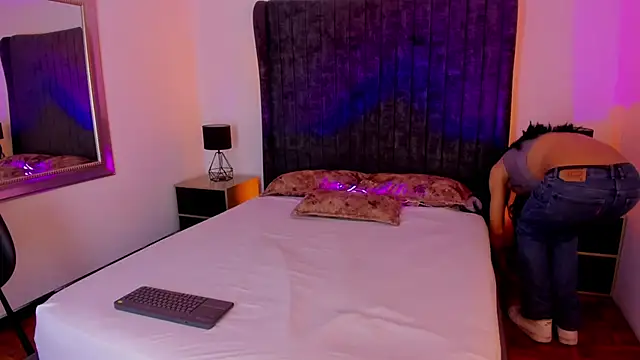 Snapshot of CleoColliva_ chatting on November 29, 2025, 4:37 am CleoColliva online show from November 29, 2025, 4:37 am