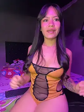 GiiaaFox online show from December 2, 2025, 6:03 pm