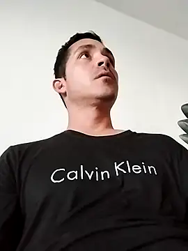 Snapshot of Logan_hetero1 chatting on December 2, 2025, 9:43 pm Logan hetero1 online show from December 2, 2025, 9:43 pm