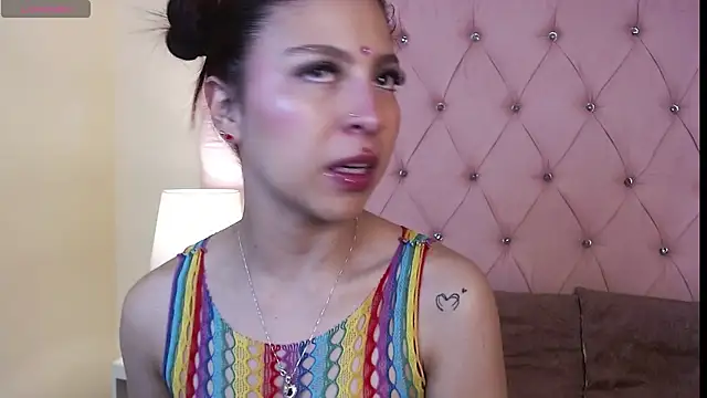 Snapshot of Hillary_Thomson chatting on November 24, 2025, 1:00 pm Hillary Thomson online show from November 24, 2025, 1:00 pm